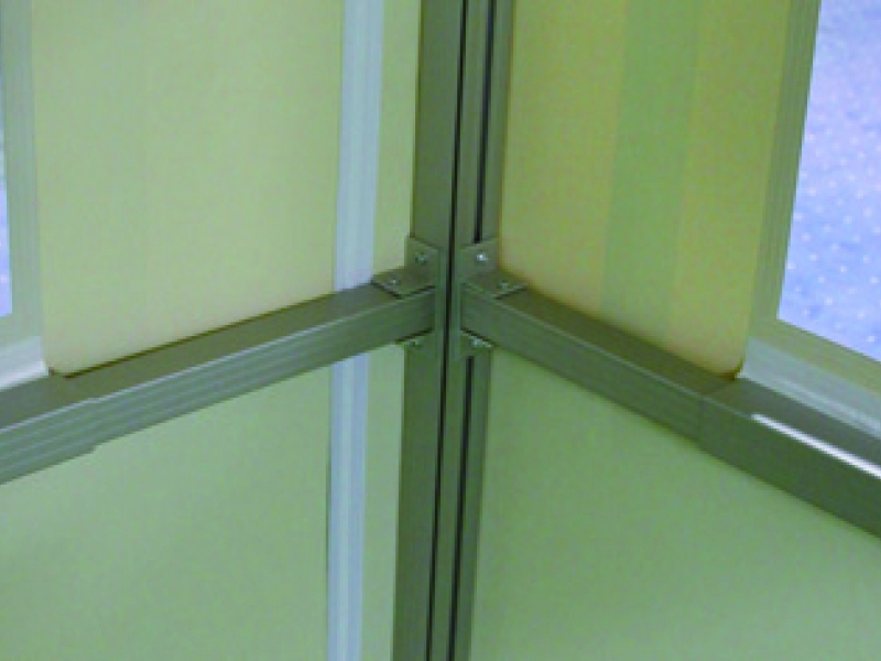 Profil anti tempête sous les fenêtres