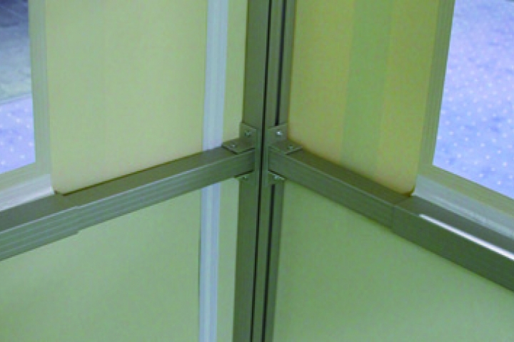 Stormprofiel onder de ramen